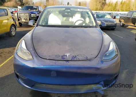 2024 Tesla Model Y z USA, uszkodzony, nr VIN 7SAYGDEE6RF081145